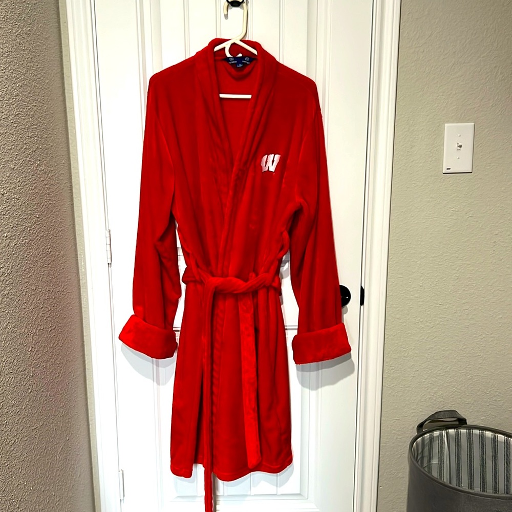 Wisconsin Badgers robe